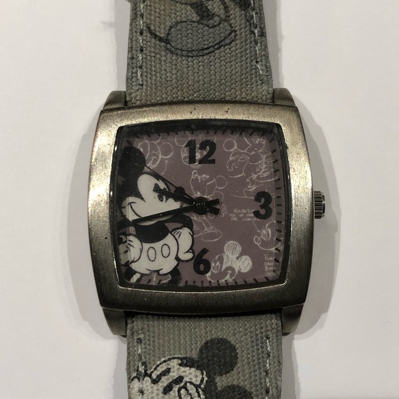 Mickey Mouse Disney Parks Limited Release Watch - Picture 1 of 6